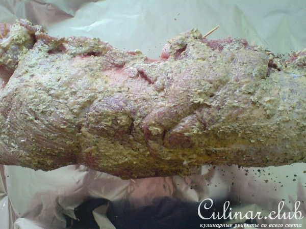 Свиная грудинка,начинённая пореем и сыром