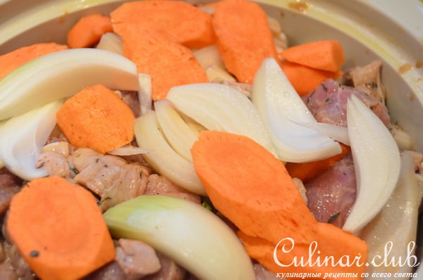 Бекеоффе (мясное ассорти тушеное с овощами).