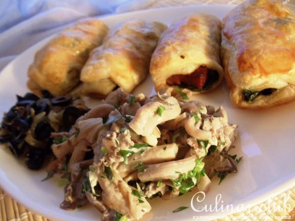 Конвертики с шпинатом, мясом и маслинами+ салат из вешенок (дуэль)