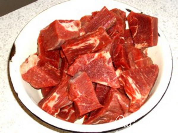 Баранина с айвой и орехами