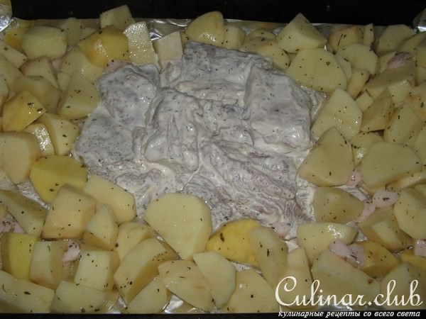 Маринованные рёбрышки запеченные с картошкой.