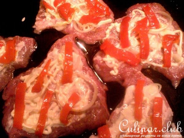 Мясо запеченное с ананасами 