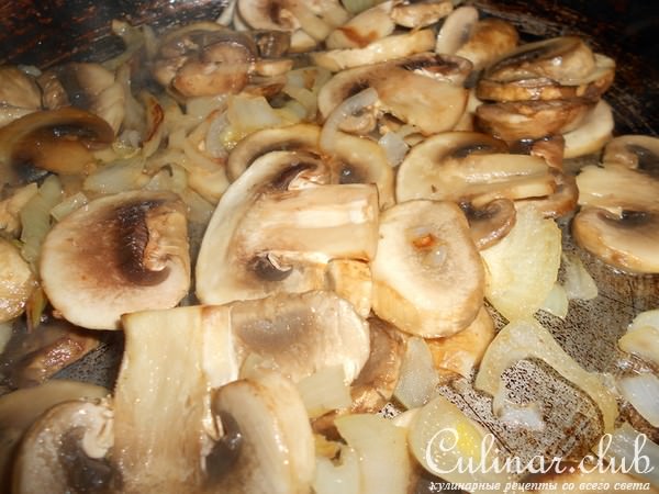 Нежная курочка с чесноком и травами и шампиньонами в сливках