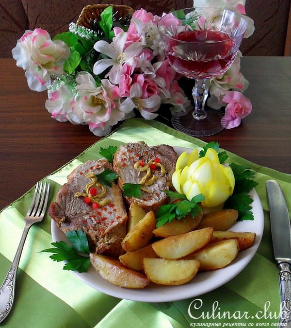 Запеченная свинина с ароматным картофелем