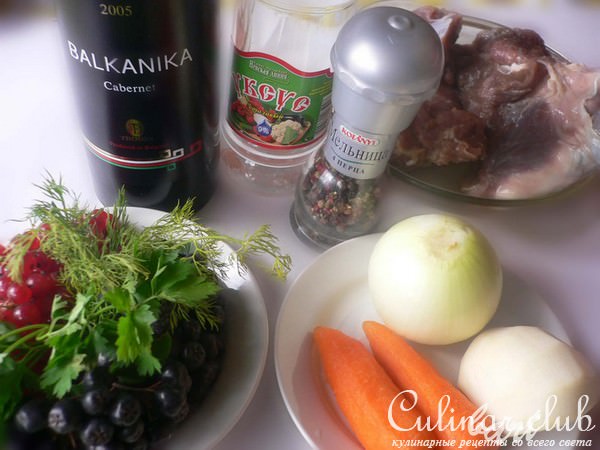 Мясо дикого кабанчика под соусом.