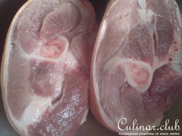 Рулька с пивом и сушеной мятой