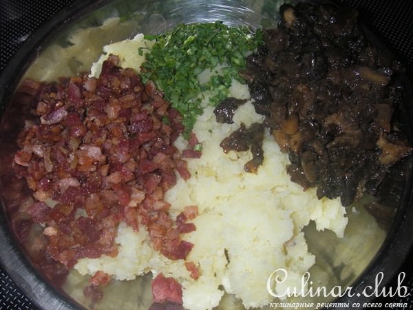 Перец фаршированный беконом, картофелем и грибами
