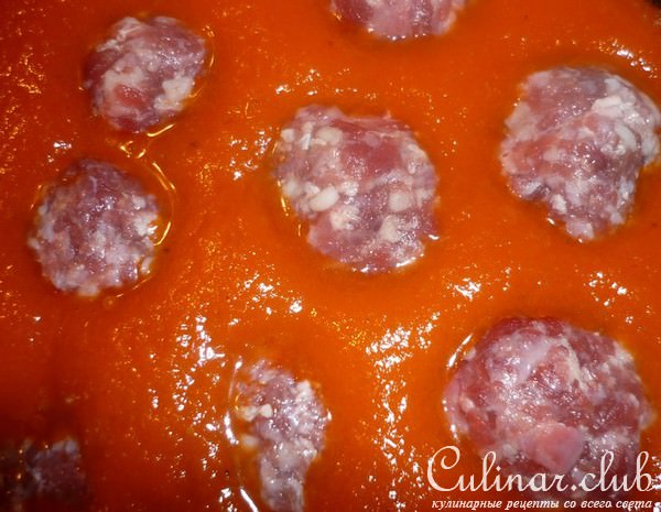 Фрикадельки в луковом соусе (бюджетный вариант)