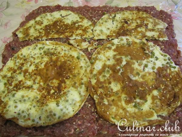 Рулет мясной с омлетом 