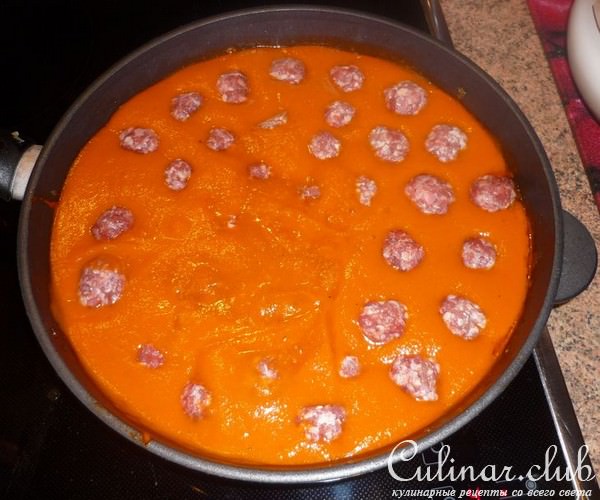 Фрикадельки в луковом соусе (бюджетный вариант)