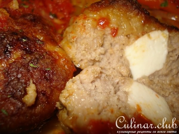 рубленые биточки с сыром манури запечёные с перцем