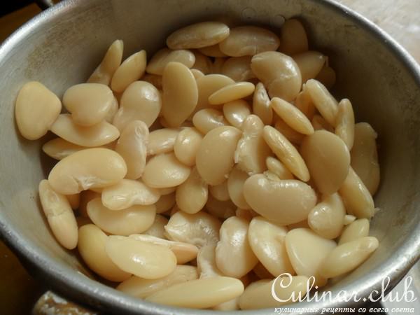 Фрикадельки с фасолью и овощами