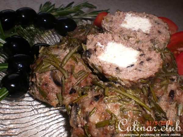 Мясные тефтели с маслинами,фетой и рoзмарином
