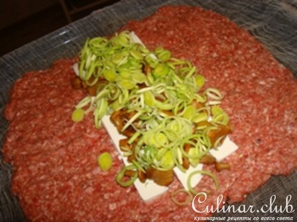 Пикантный мясной рулет