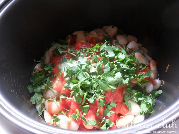 Фрикадельки с фасолью и овощами