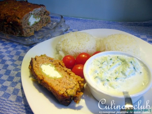 Мясной хлебец по-гречески с соусом тцацики