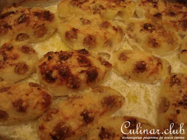 фаршированный картофель в сырно-сливочном соусе