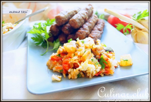 Чевапчичи (мясные колбаски) и Джувэч (запеченное овощное рагу с рисом). Балканская кухня.