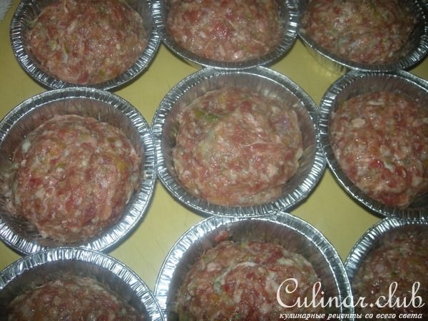 Мясо-кабачковые маффины с начинкой