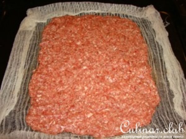 Мясной рулет с макаронами и овощами