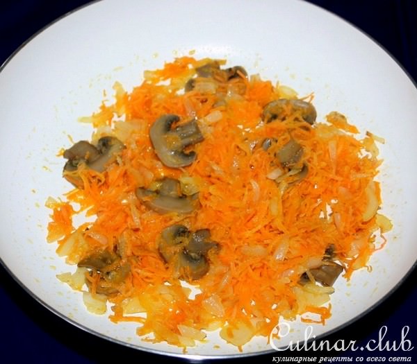 Мясные фрикадельки с овощами и грибами с разноцветным рисом за 25 минут