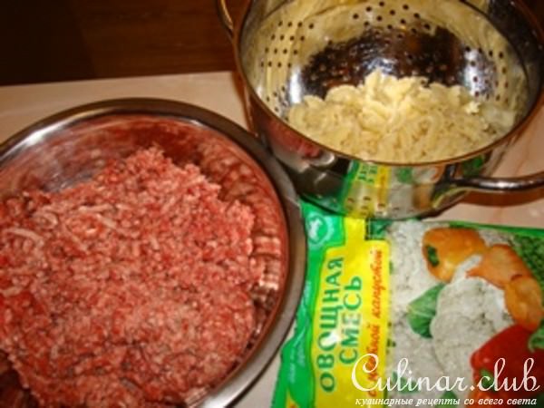 Мясной рулет с макаронами и овощами