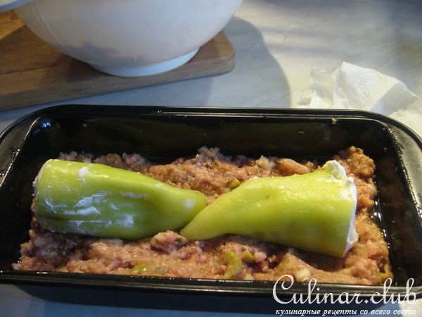 Мясной хлебец по-гречески с соусом тцацики