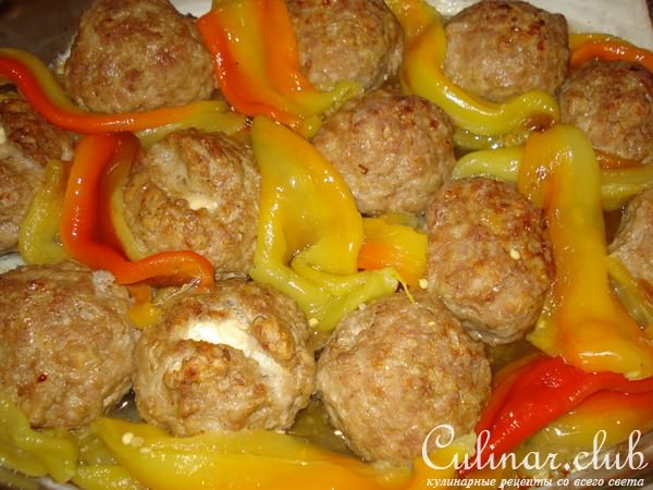 рубленые биточки с сыром манури запечёные с перцем