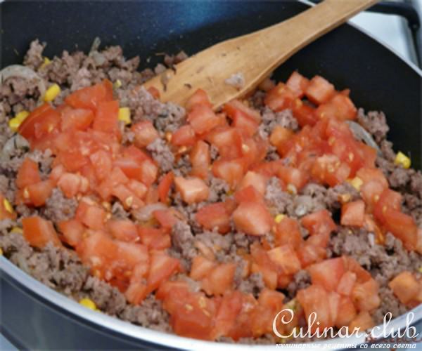 Запеченный картофель с мясным фаршем.