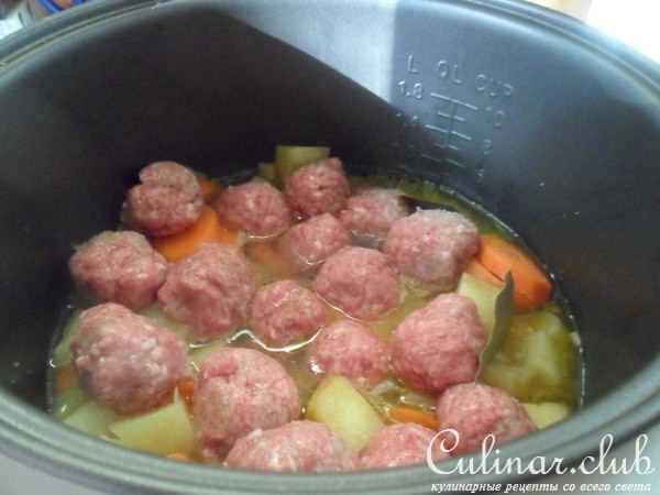 Овощное рагу фрикадельками в мультиварке