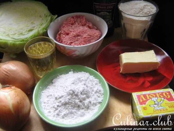 Паровые булочки с мясом и капустой.