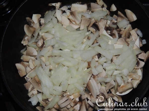 Мясной рулет с рисом и грибами.