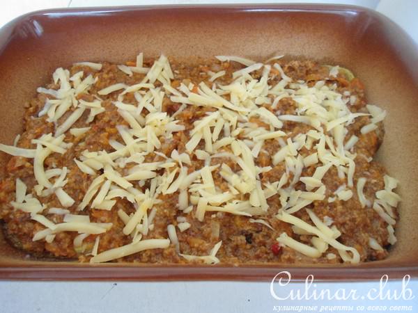 Запеканка из кабачков с мясным соусом.