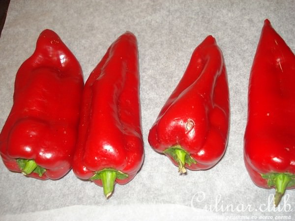 котлеты с копчёным сыром и соусом из сладкого перца