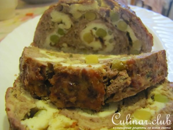 Рулет мясной с омлетом 