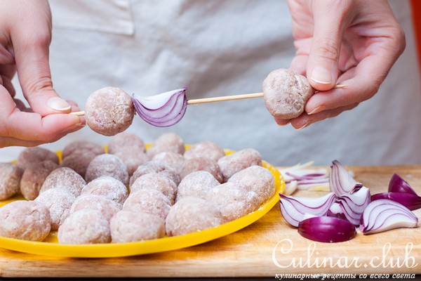 Tsukune - фрикадельки из свинины на шпажках