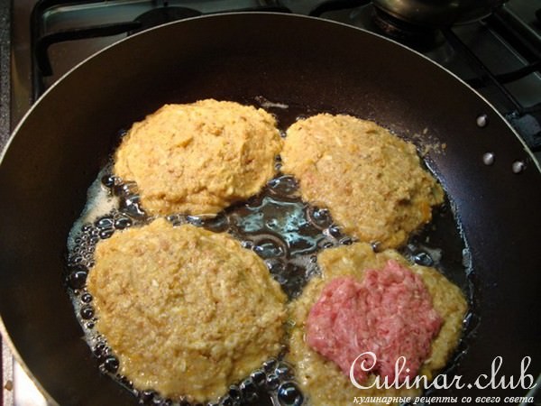 Гречнево - баклажановые оладики с соусом и с начинкой