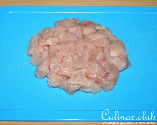"Гнездышки" из спагетти с курицей,помидорами и оливками