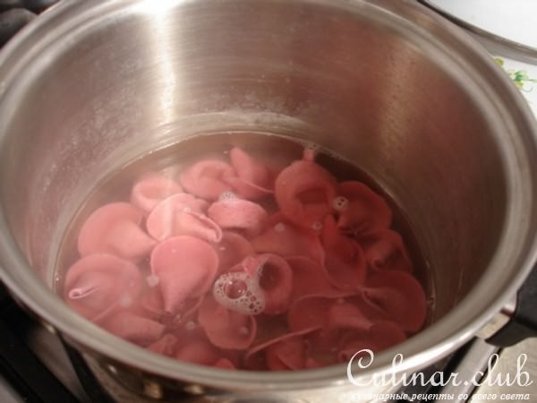 Сappellacci dei brigante или Шляпы разбойников с мясным рагу.