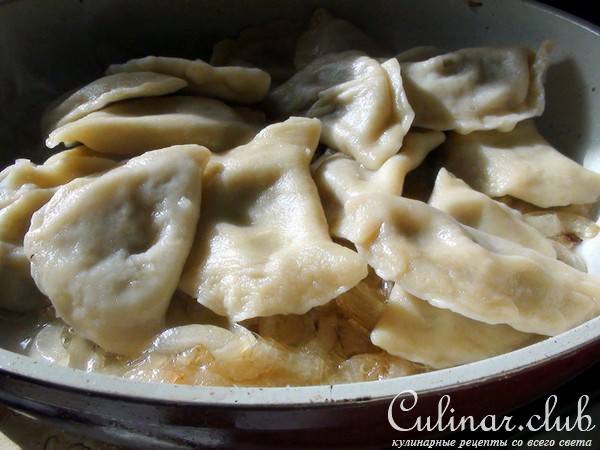 Вареники с картошкой и луковой поджаркой.