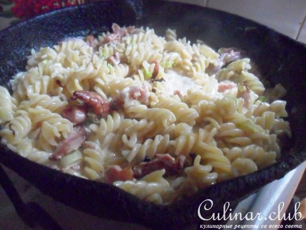 Паста с копчёным куриным мясом
