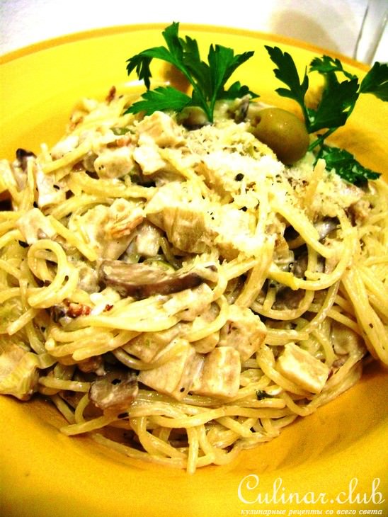 Капеллини с грибами и баклажанами в сливочном соусе. Capellini with eggplant and mushrooms.