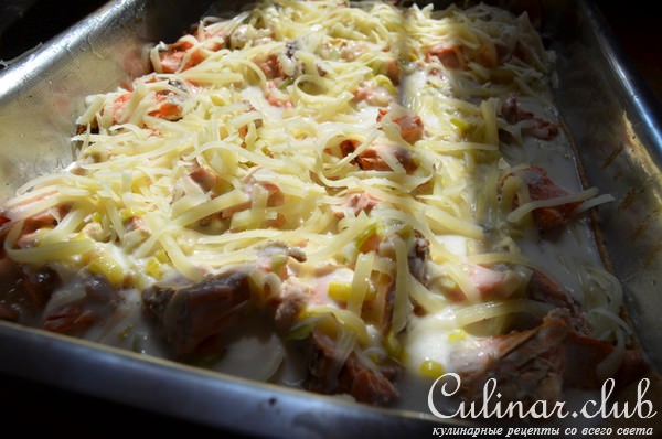 Домашняя лазанья с рыбкой и сливочно-икорным соусом.