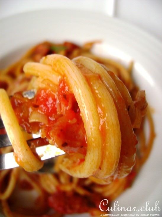 Паста букатини алла мартичиана (Bucatini all39;amatriciana).
