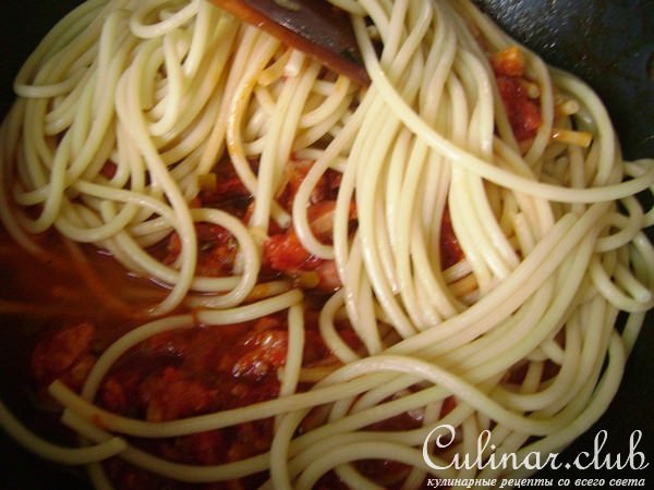 Паста букатини алла мартичиана (Bucatini all39;amatriciana).