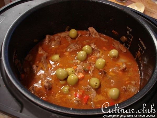 Сappellacci dei brigante или Шляпы разбойников с мясным рагу.
