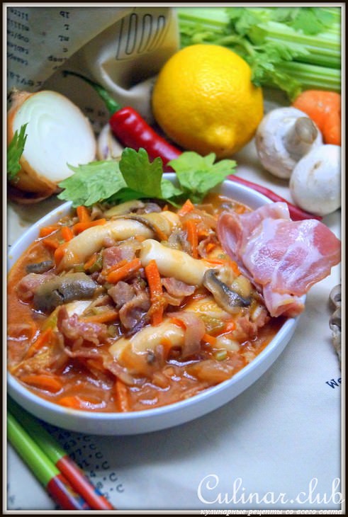 Ттокпокки. Рисовые брусочки с мясом, овощами и грибами.