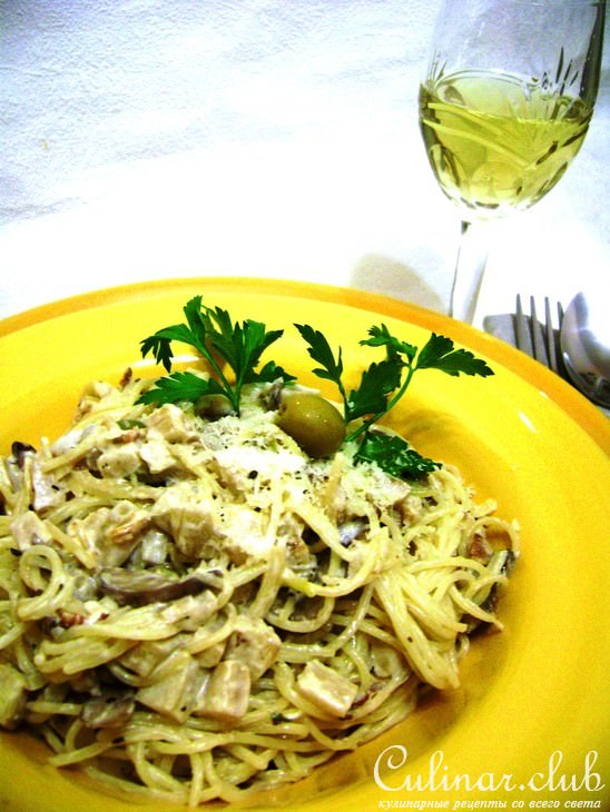 Капеллини с грибами и баклажанами в сливочном соусе. Capellini with eggplant and mushrooms.