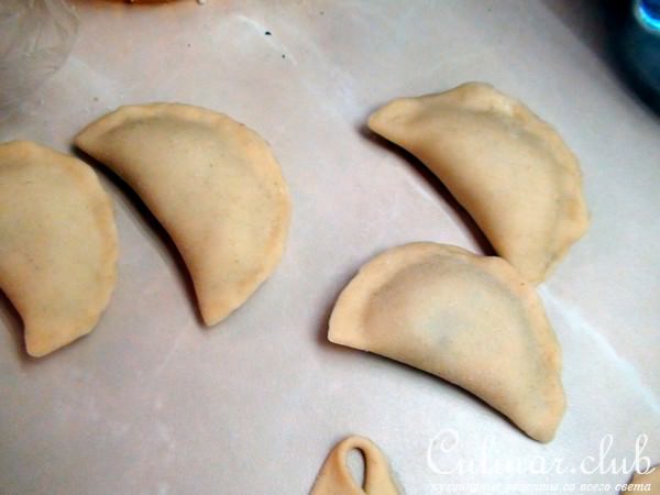 Вареники с картошкой и луковой поджаркой.