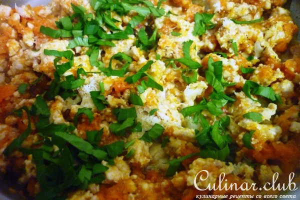 Спагетти в соусе из тыквы и куриной грудки,с трюфельным маслом и бренди
